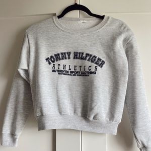 Vintage Tommy Hilfiger cropped crew neck